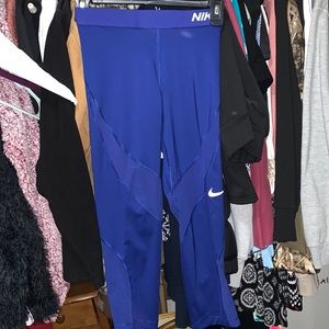 Blue cropped Nike leggings